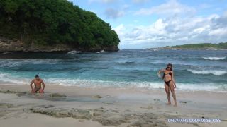 Kriss Kiss DEEP BLOWJOB FROM HOT BRUNETTE STRANGER ON THE BEACH