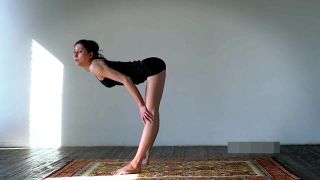 Eva Extreme Flexy Model Shoot: Watch as she stretches and contorts her body in ways you never thought possible