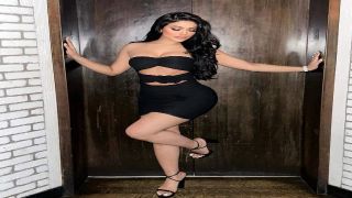 Sauteli Maa Uncut is a beautiful and seductive woman who loves to show off her body in front of the camera
